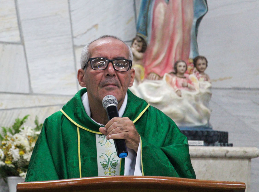 Padre Valmirar dos Santos Almeida, pároco